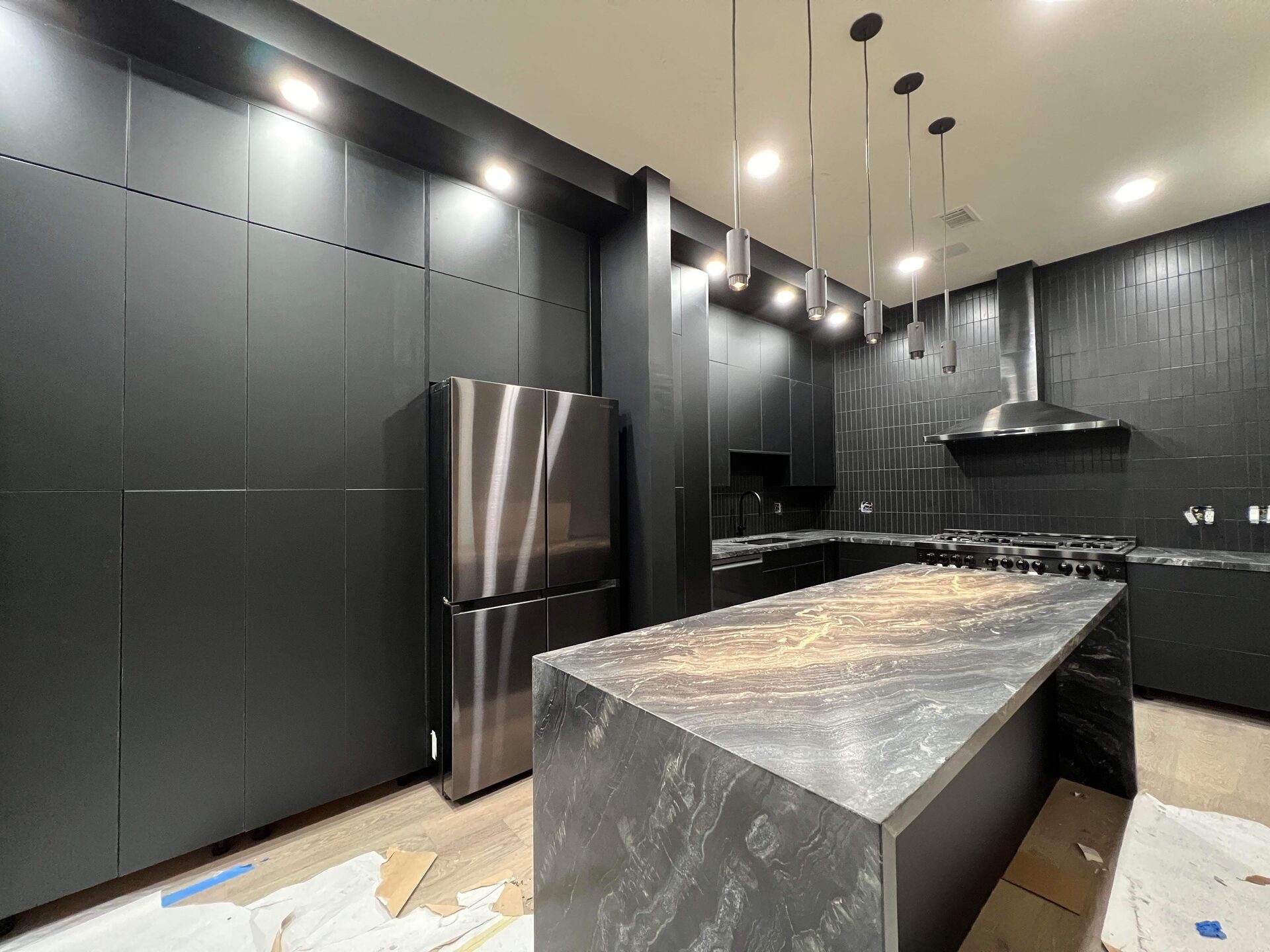 Black supermatte kitchen cabinets