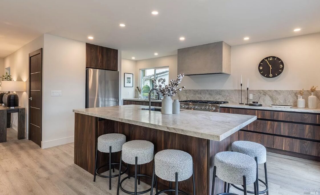 Cleaf flat panel kitchen with island — DodiHome Napa project