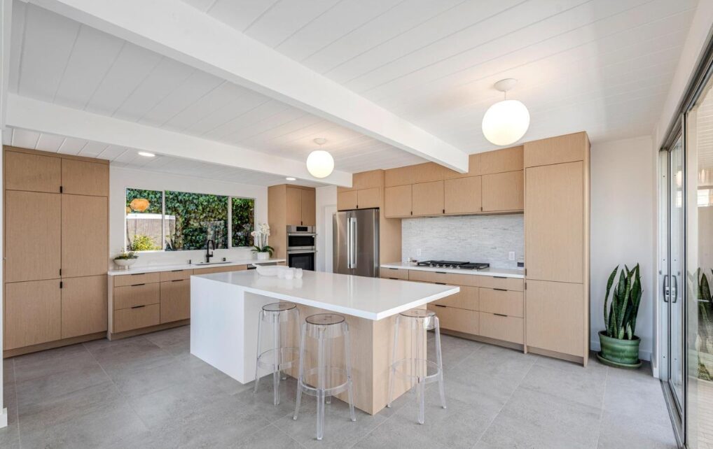 Primary finished-room view of sonoma shinnoki ivory oak kitchen cabinetry and surrounding surfaces